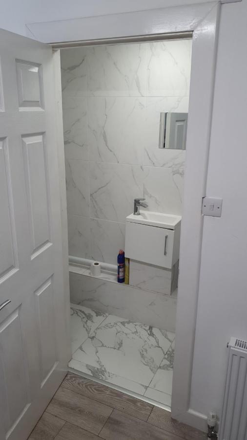 House 1905 - Self Catering Serviced Apartment Tidworth Buitenkant foto