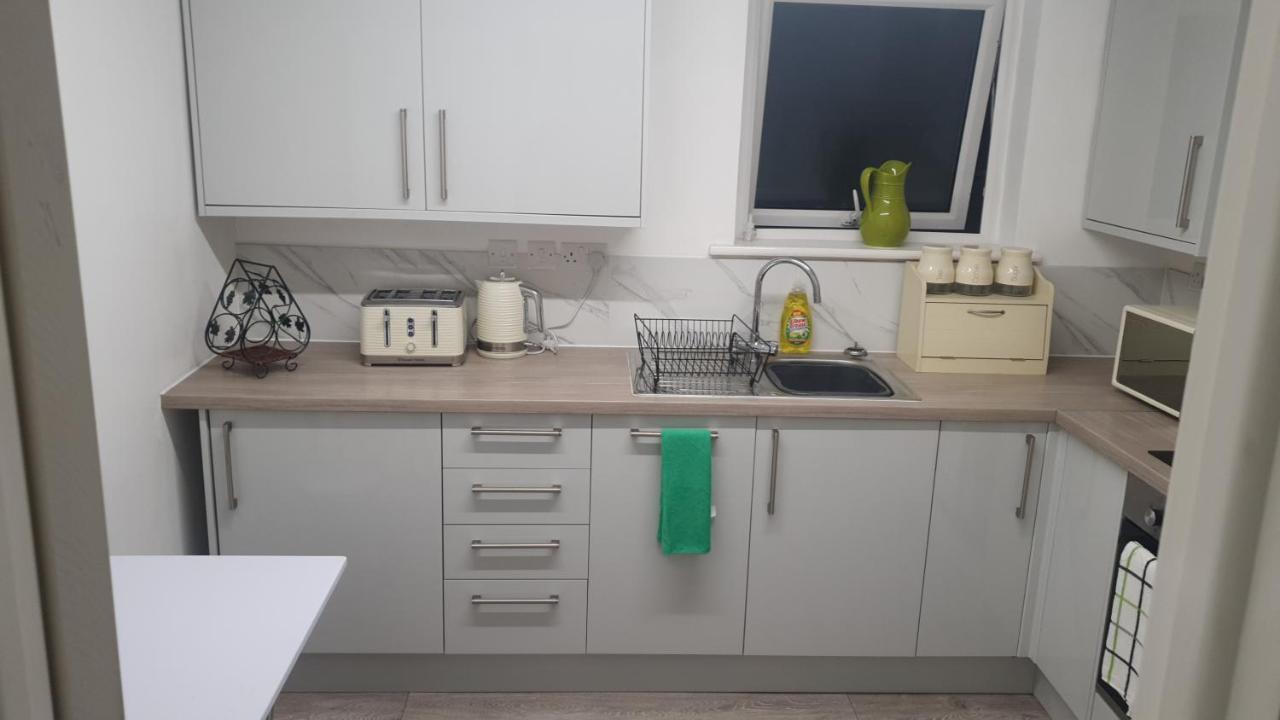 House 1905 - Self Catering Serviced Apartment Tidworth Buitenkant foto