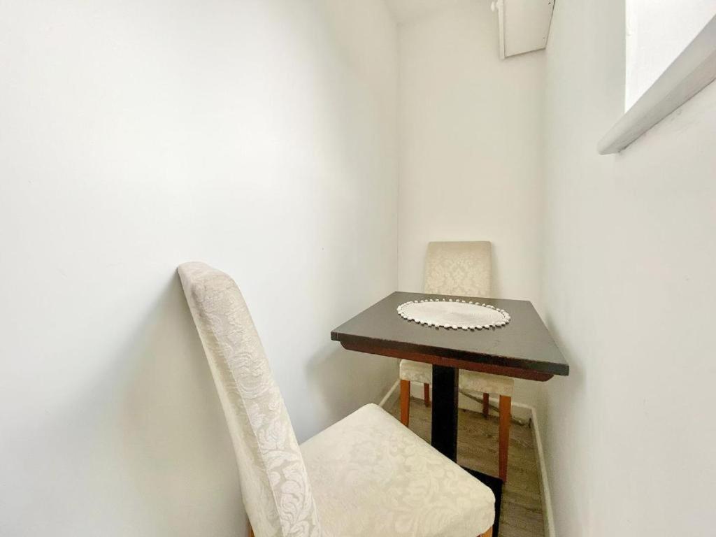 House 1905 - Self Catering Serviced Apartment Tidworth Buitenkant foto