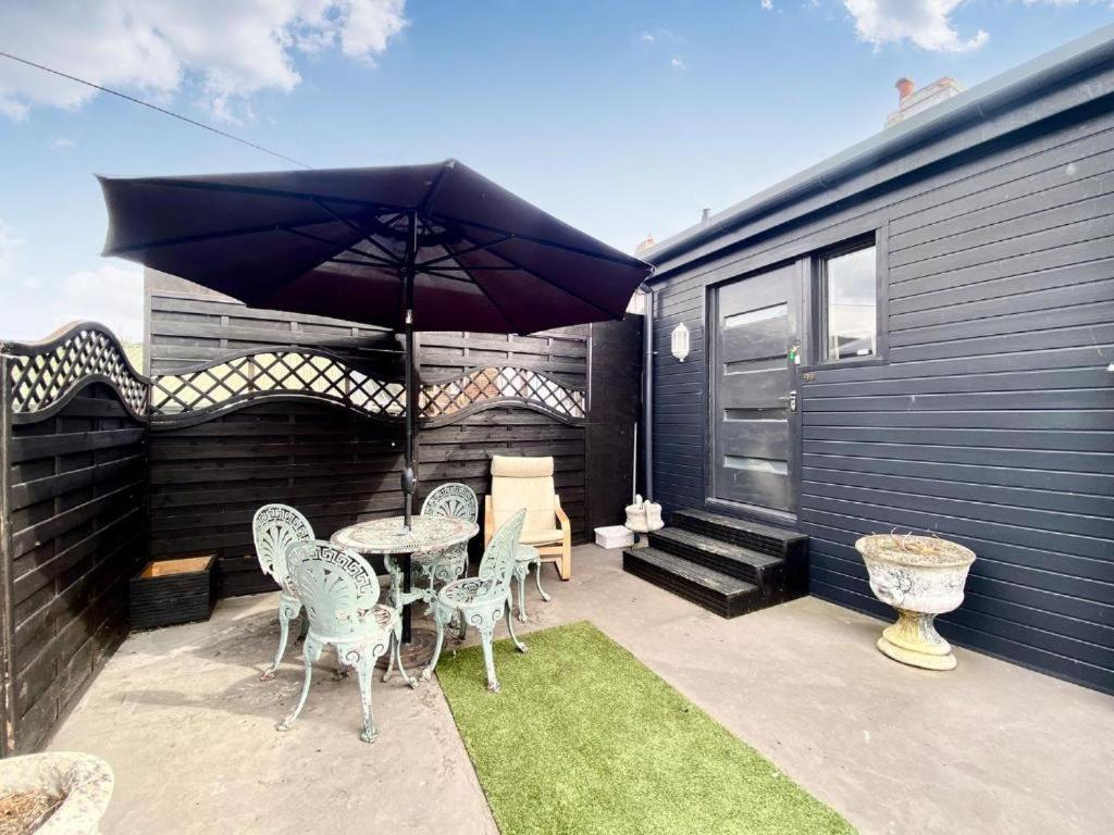 House 1905 - Self Catering Serviced Apartment Tidworth Buitenkant foto
