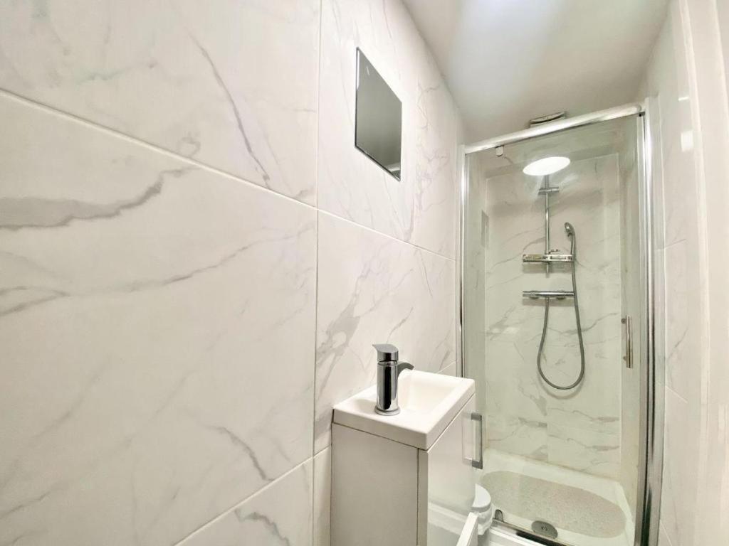 House 1905 - Self Catering Serviced Apartment Tidworth Buitenkant foto